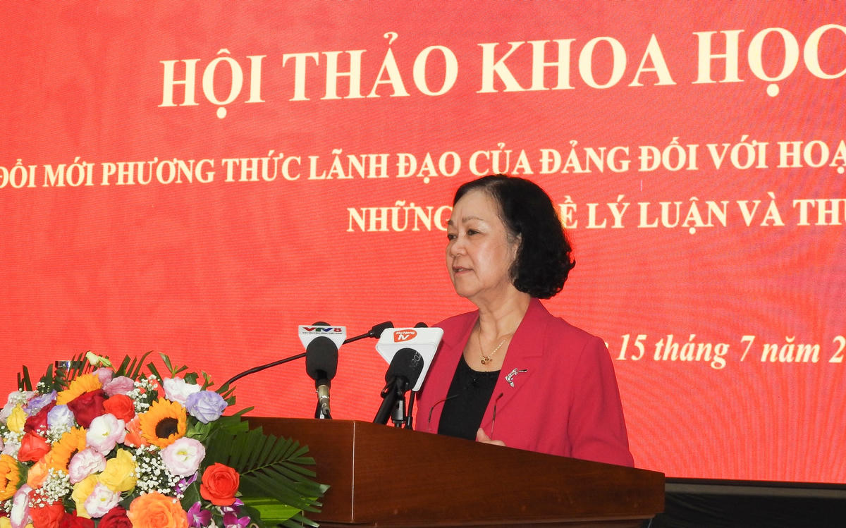 Bà Trương Thị Mai phát biểu tại Hội thảo. Ảnh: Thanh Tùng.