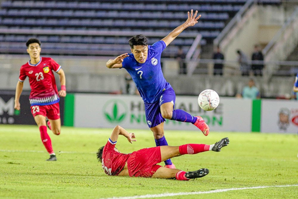 Singapore (áo xanh) loại tuyển Lào khỏi AFF Cup 2022. (Nguồn: AFF).