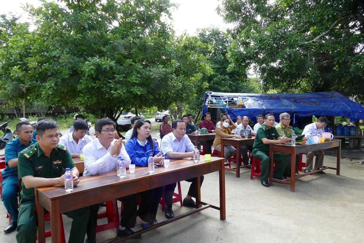 Các đại biểu về dự Lễ bàn giao