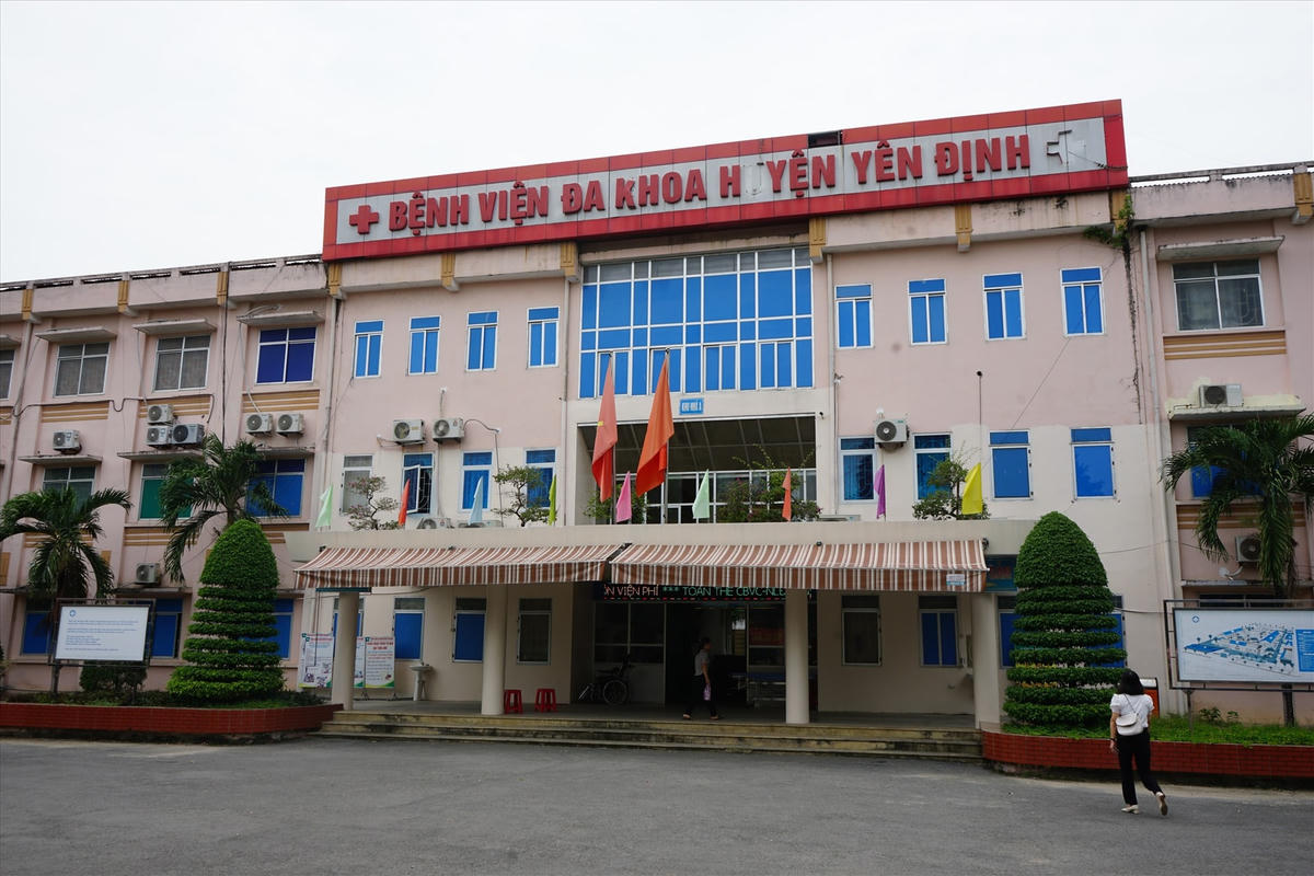Các em học sinh bị bỏng sẽ phải ở lại BVĐK huyện Yên Định để theo dõi thêm.