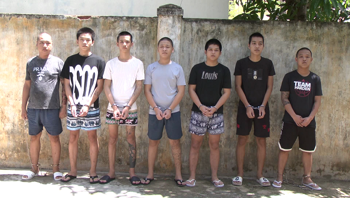 Nhóm thanh niên tại cơ quan điều tra.