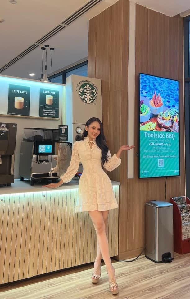 Mai Phương thường xuyên đăng tải ảnh đời thường lên mạng xã hội. Chỉ ăn mặc đơn giản nhưng Tân Hoa hậu vẫn “bùng nổ” visual.