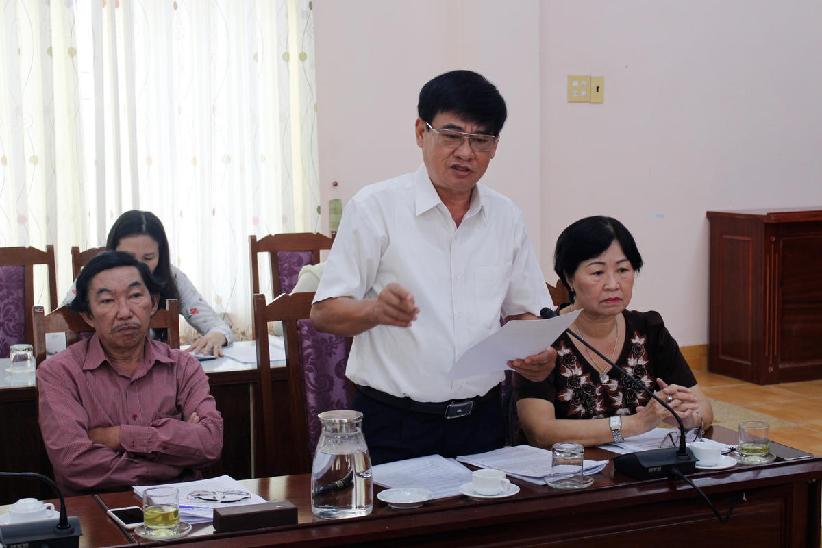 Ông Phan Trọng Hổ, Nguyên giám đốc Sở NN&PTNT tỉnh, Chủ tịch Hội chăn nuôi và thú ý phát biểu góp ý vào dự thảo văn bản chính sách. 
