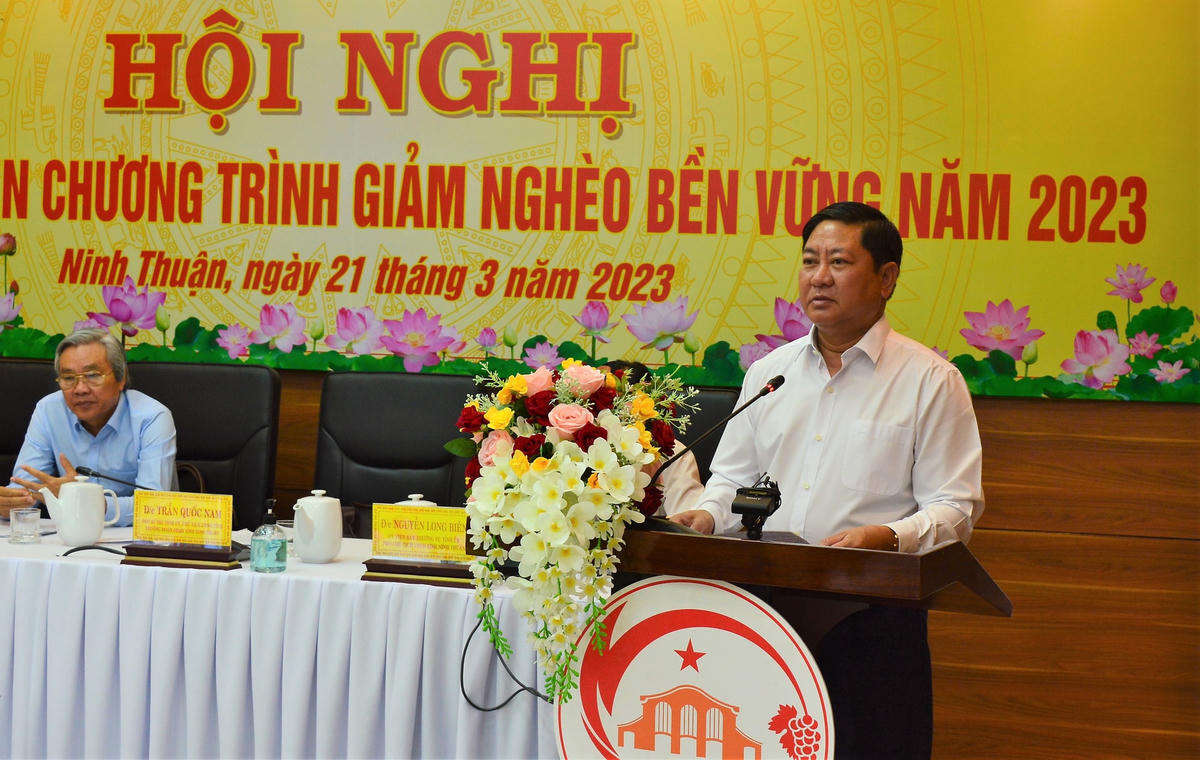 Ông Trần Quốc Nam, Chủ tịch UBND tỉnh Ninh Thuận, phát biểu tại hội nghị.