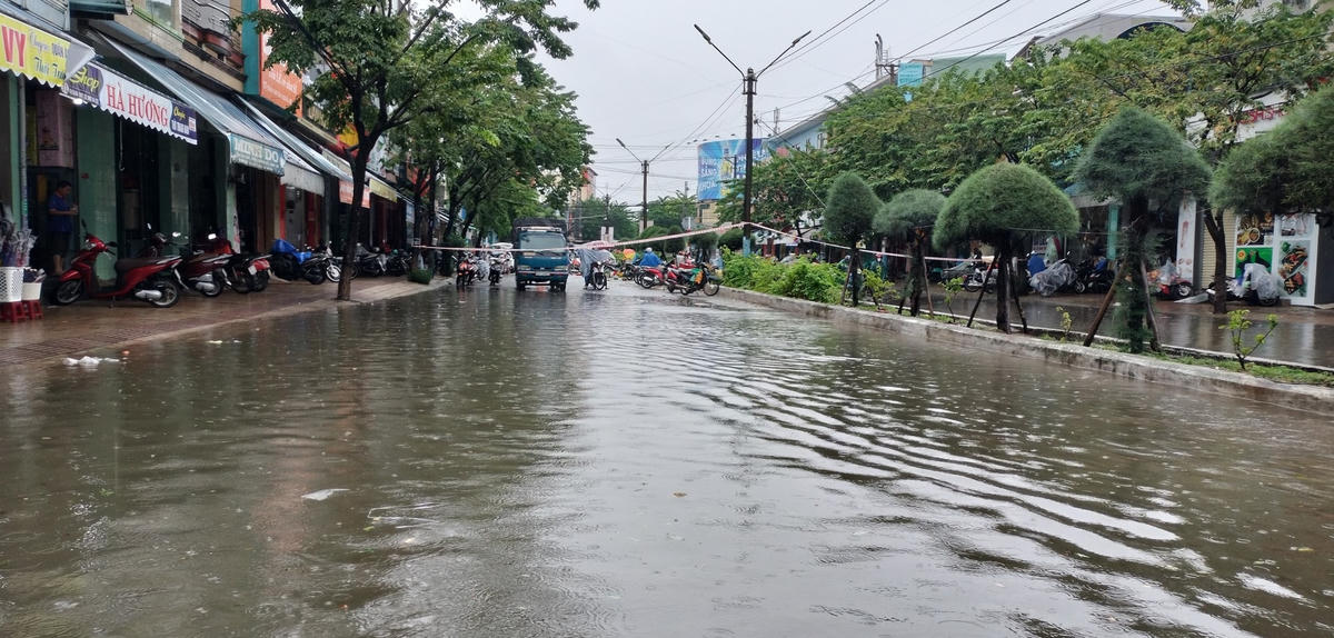Một số khu vực vùng trũng TP Tam Kỳ ngập nước sâu.
