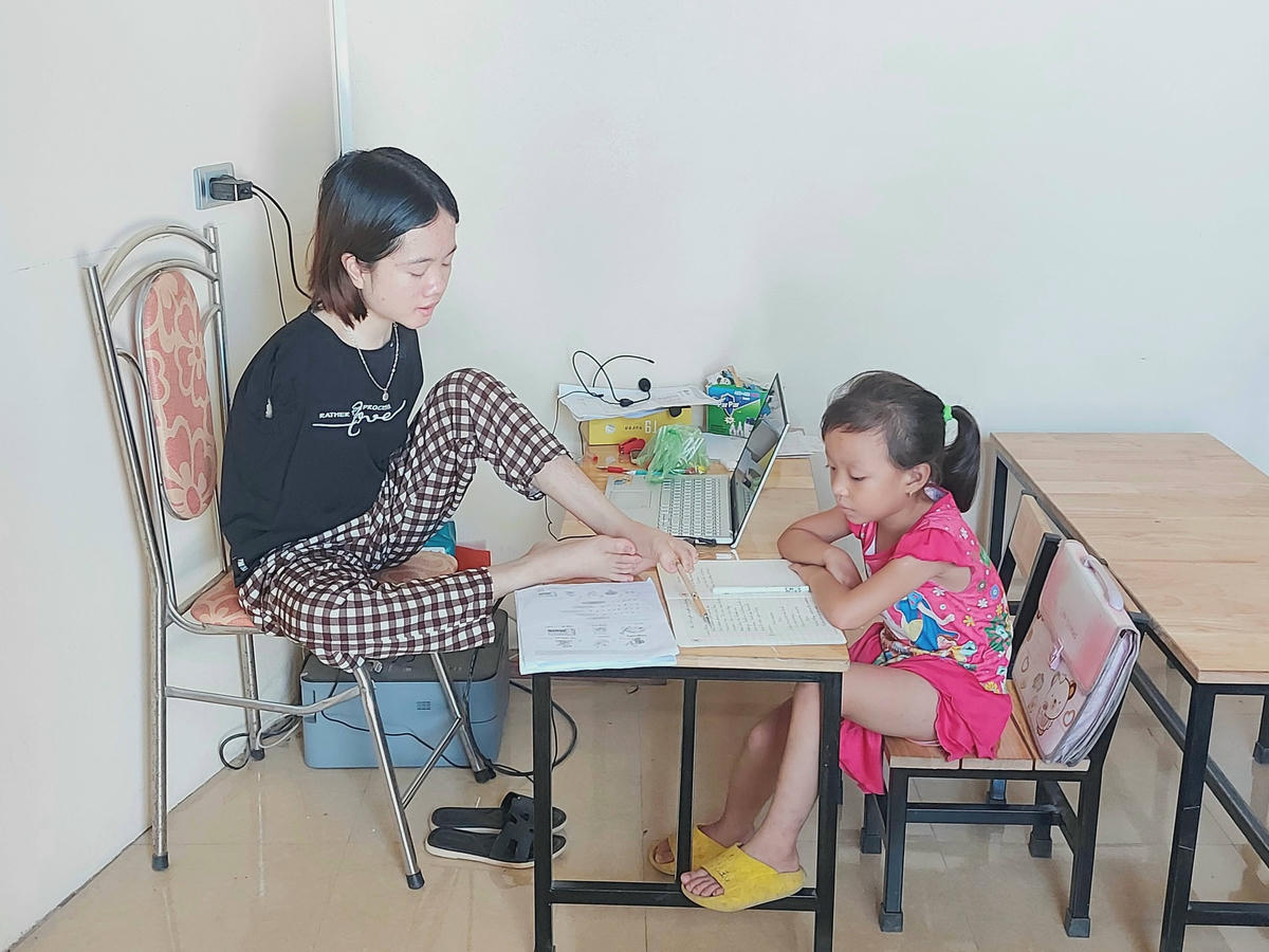 Ước mơ trở thành giáo viên đứng lớp của cô gái 'chim cánh cụt' sắp thành hiện thực.