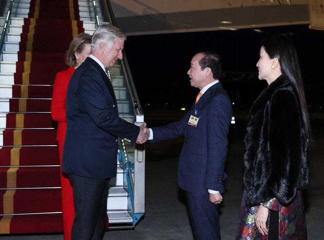 nha-vua-va-hoang-hau-bi-den-viet-nam-3.jpg