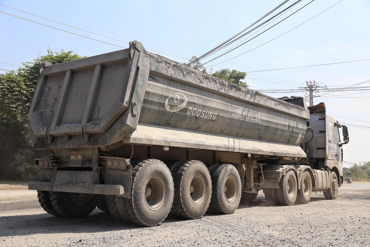 Hà Nội: Nhiều xe có dấu hiệu cơi nới thành thùng 'cày ải' cửa ngõ