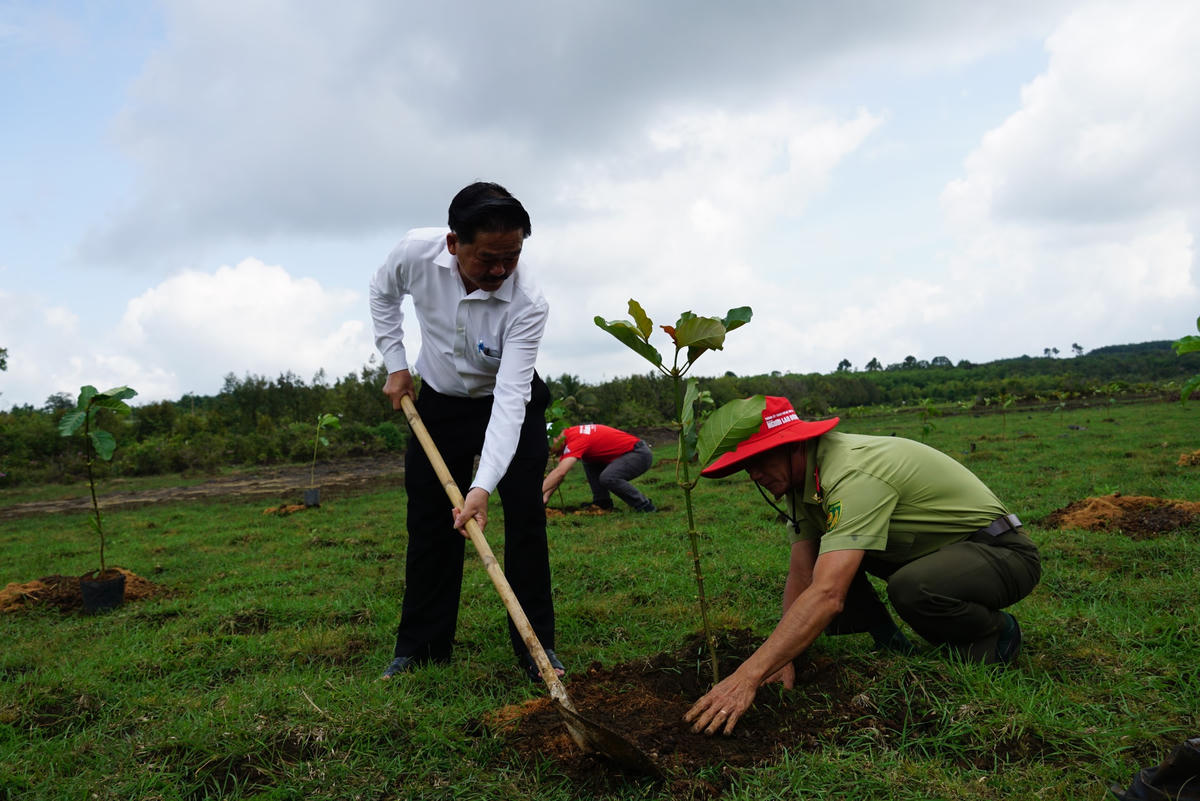 Đây là hoạt động ý nghĩa nhằm hướng đến thông điệp bảo vệ môi trường bền vững nhân ngày môi trường thế giới (5/6). Ảnh: Mạnh Thìn.