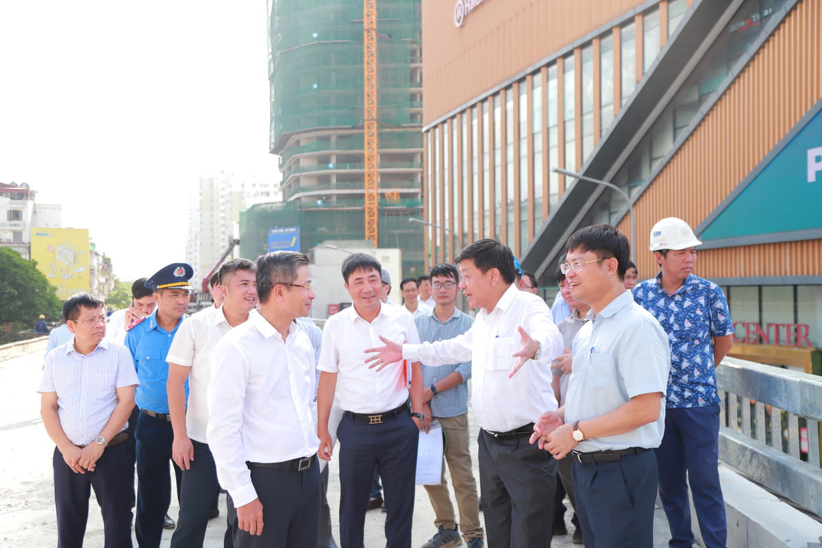 Ông Nguyễn Chí Cường đề xuất UBND TP Hà Nội giao Sở GTVT cùng liên ngành thanh tra công an, rà soát phương án tổ chức giao thông đã được phê duyệt, xem xét có cần điều chỉnh để phù hợp với thực tế giao thông hiện trạng, phục vụ đưa vào khai thác ngay sau khi hoàn thành và thông tin trên các phương tiện thông tin đại chúng để người dân được biết, đảm bảo việc đi lại trong phạm vị dự án.