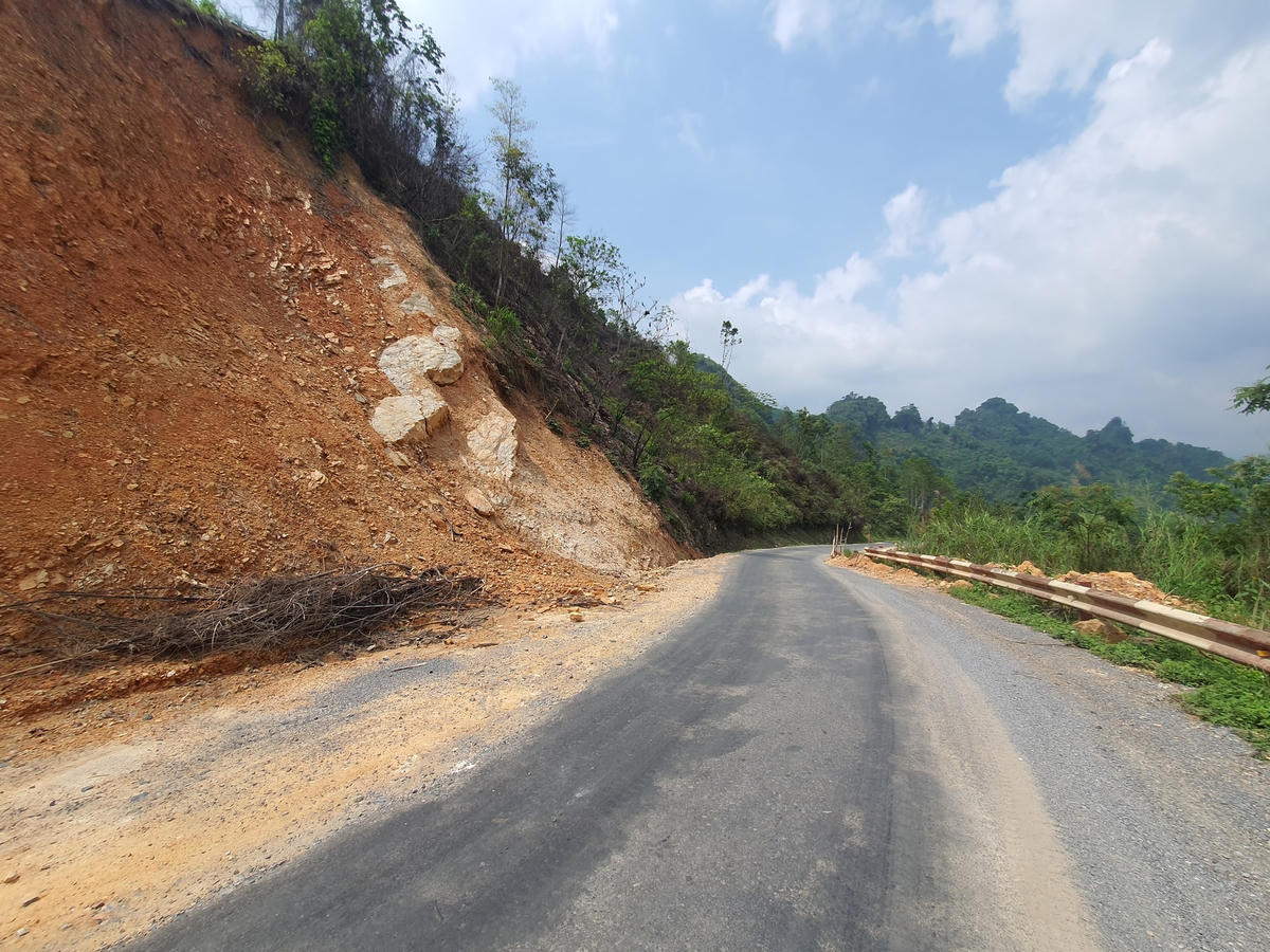 Ngày 5/7, UBND tỉnh Hoà Bình đã có công điện chỉ đạo các Sở, ngành, cơ quan, đơn vị trên địa bàn về việc chủ động phòng, chống sạt lở, bảo đảm an toàn tính mạng và tài sản của nhân dân trước và trong mùa mưa lũ.