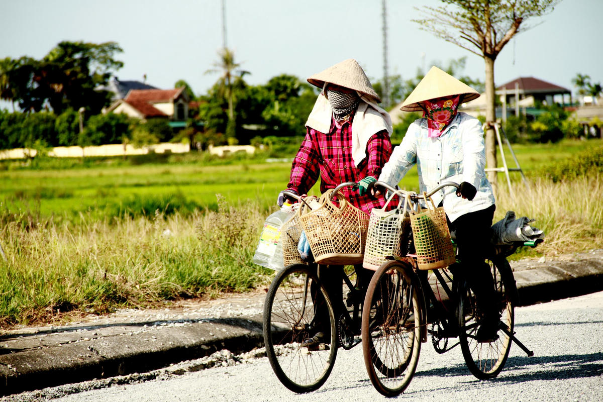 Người lao động ở Hà Tĩnh nhọc nhằn mưu sinh dưới trời nắng nóng trên 40 độ C