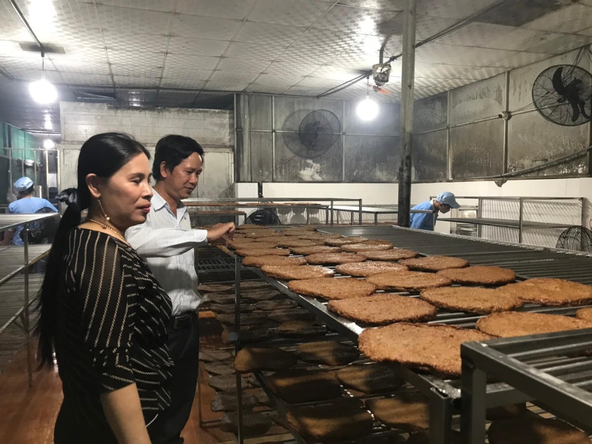   Làng nghề truyền thống chả cá của huyện Vạn Ninh (Khánh Hòa). 