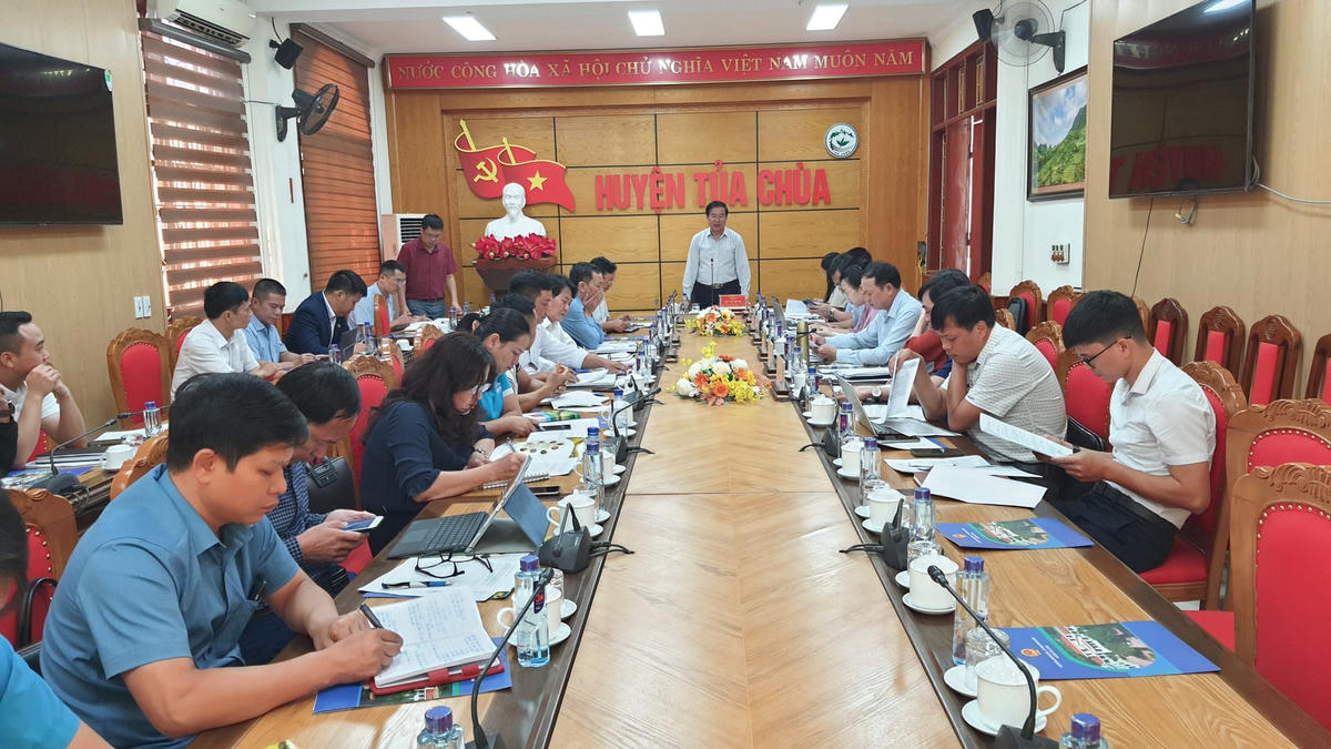 Toàn cảnh buổi làm việc. Ảnh: tuachua.dienbien.gov.vn.