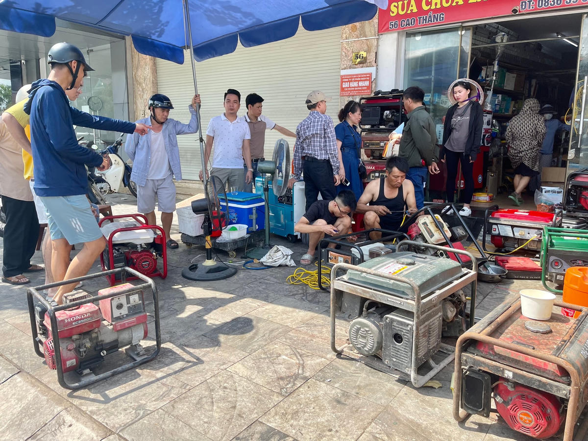 Ngoài nhu cầu mua máy phát điện mới thì nhu cầu sửa chữa và thuê máy phát điện cũ cũng tăng cao.