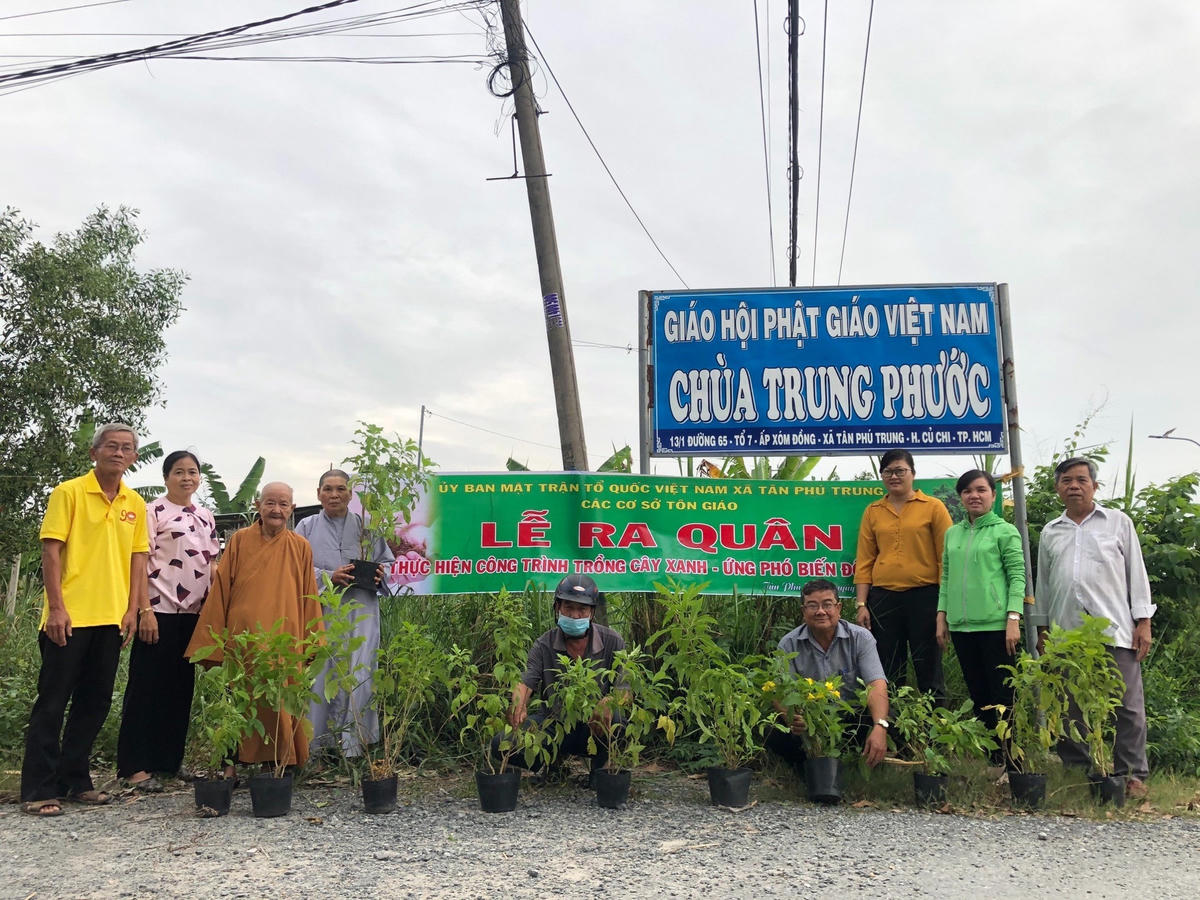 Một hoạt động phối hợp giữa MTTQ, cơ sở tôn giáo và người dân trong việc trồng cây xanh trên địa bàn huyện Củ Chi.