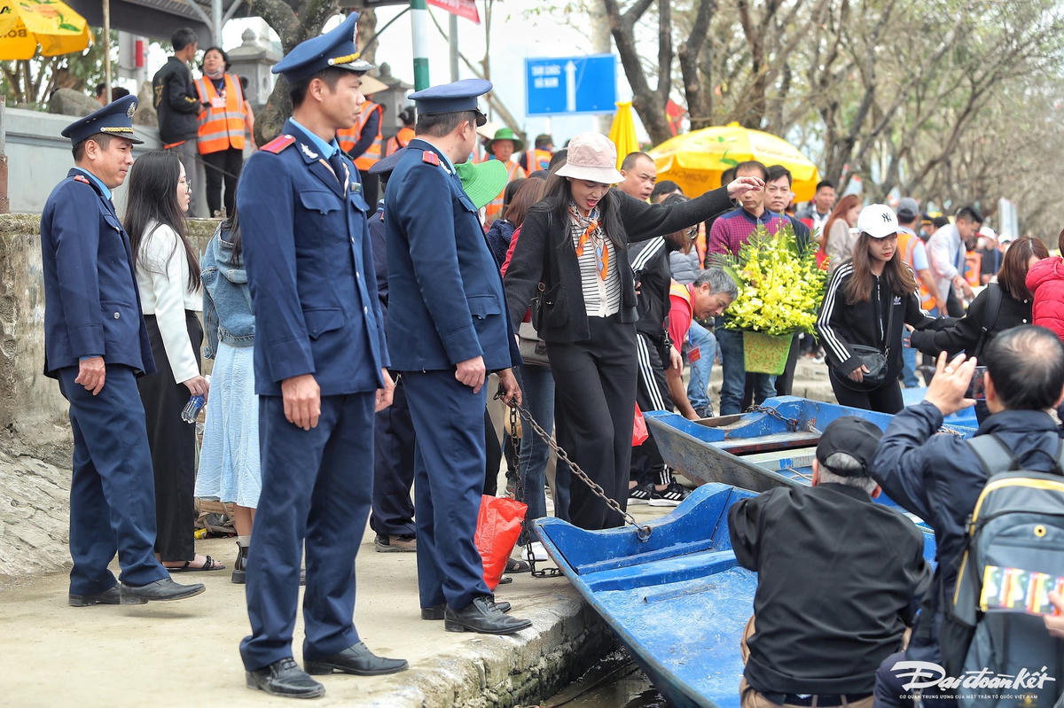 W_chua_huong-le-khanh8.jpg