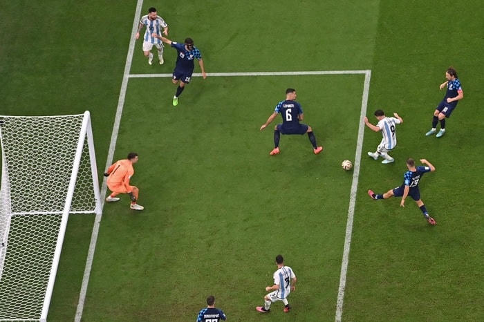 Khoảnh khắc tỏa sáng của Messi đã giúp Alvarez có được bàn thắng thứ 2 cho mình ở trận này.