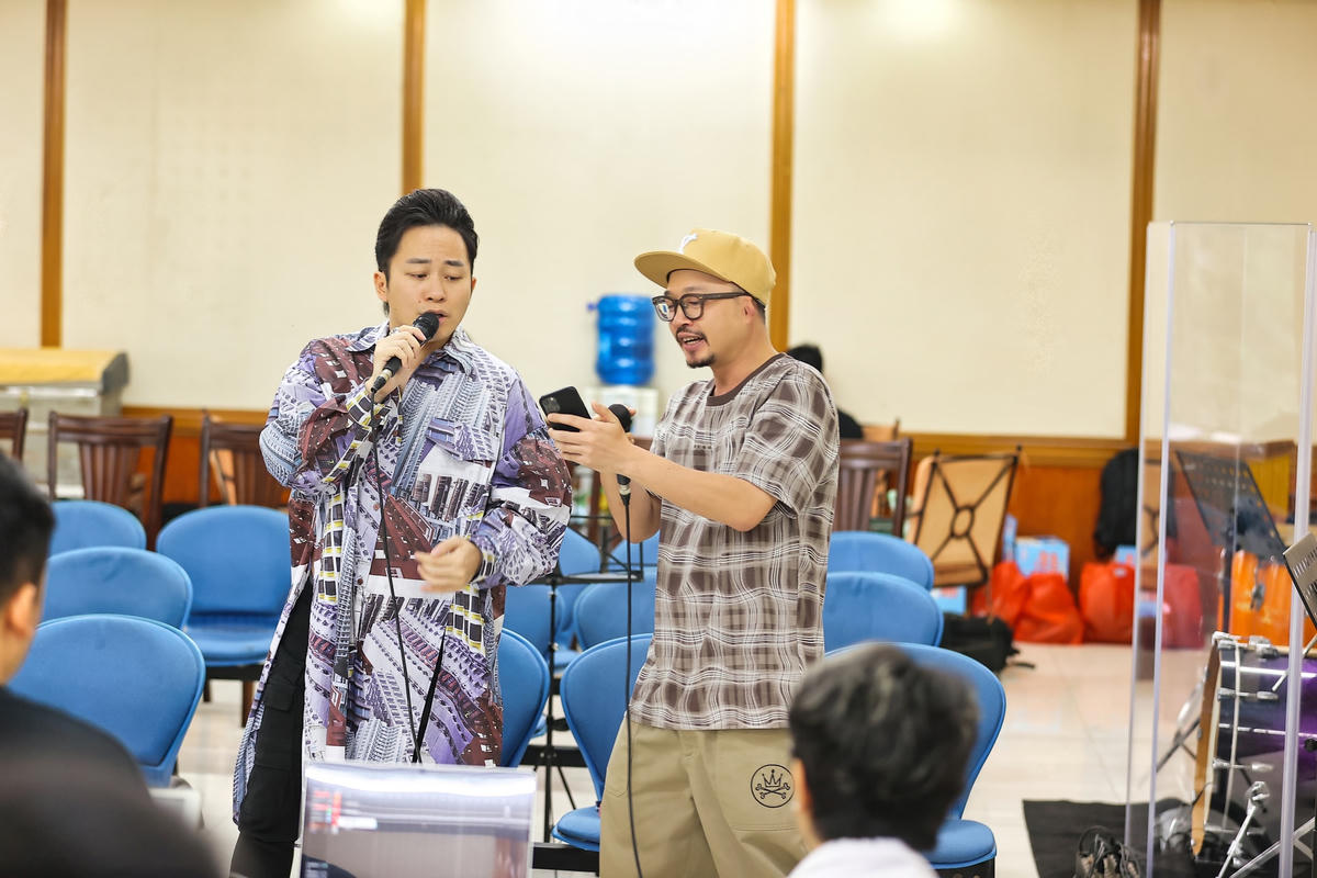 Tùng Dương chuẩn bị cho liveshow kỷ niệm 20 năm ca hát, cũng là concert thứ 13.