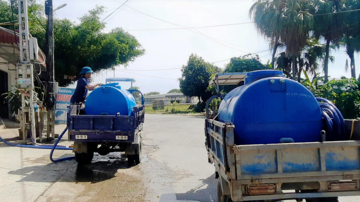 Người dân xã Tượng Văn khó khăn vì thiếu nước sạch.