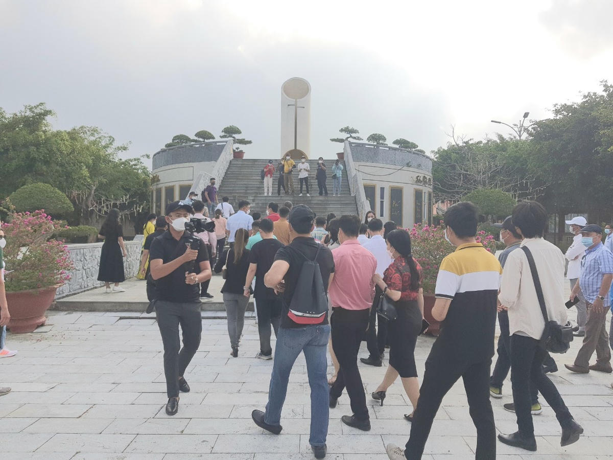 Điểm du lịch Khu lưu niệm Nghệ thuật Đờn ca tài tử Nam Bộ và Nhạc sĩ Cao Văn Lầu thu hút đông du khách đến tham quan dịp tết Dương lịch.