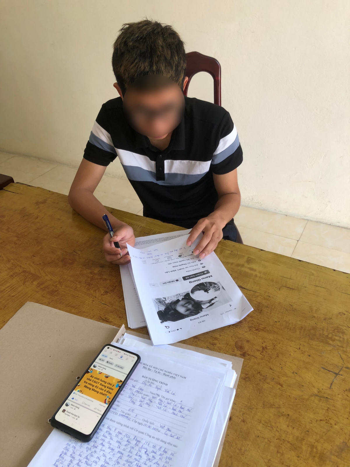Facebooker 'Manu Giang' viết bản tường trình, thừa nhận hành vi vi phạm.