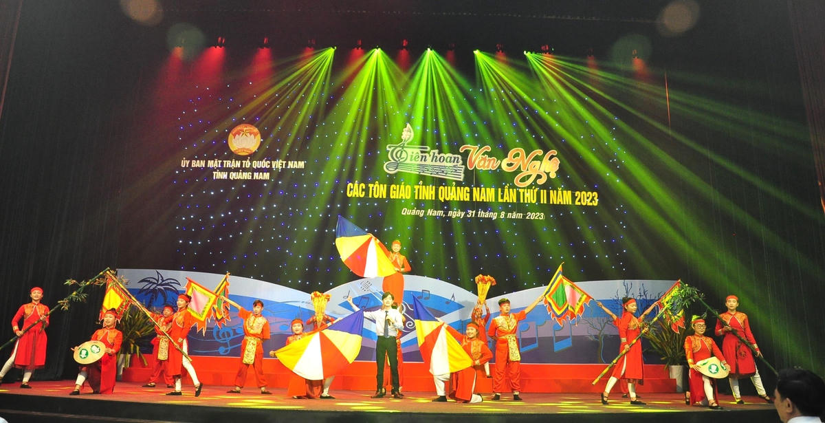 Tiết mục dòng máu lạc Hồng.