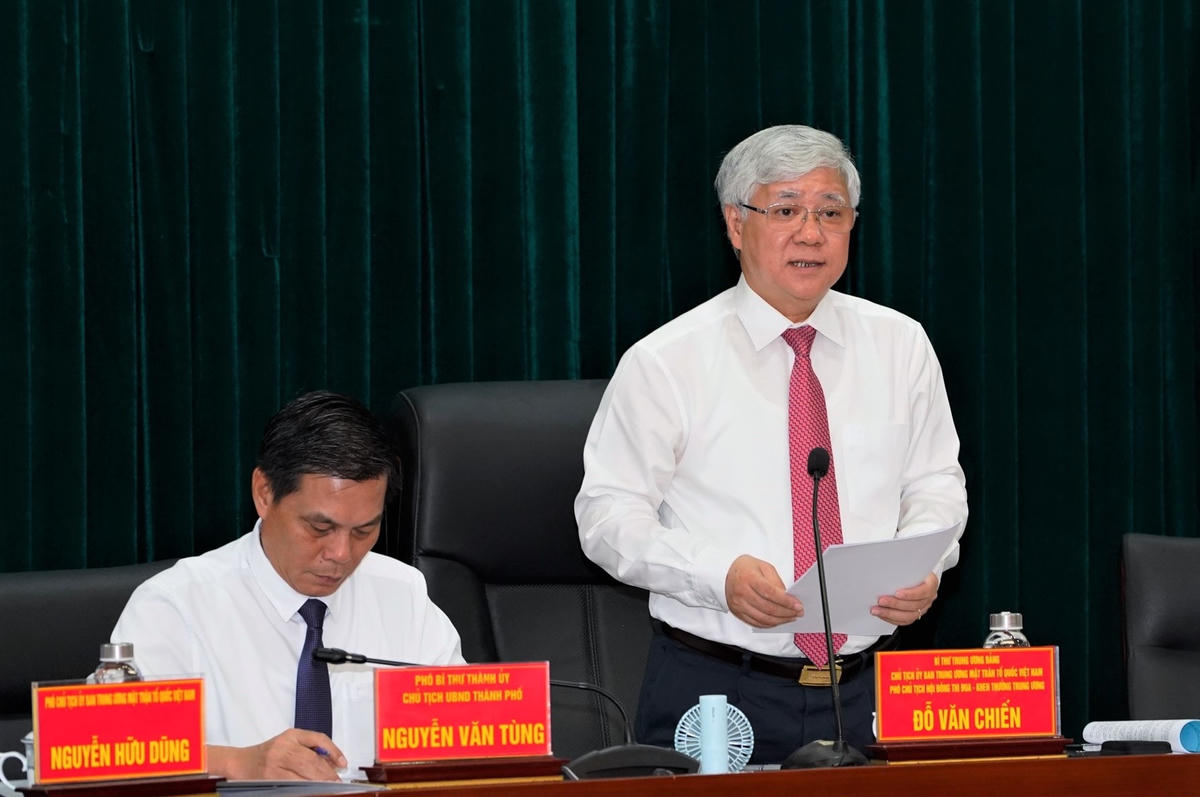 Bí thư Trung ương Đảng, Chủ tịch UBTƯ MTTQ Việt Nam, Phó Chủ tịch Hội đồng Thi đua - Khen thưởng Trung ương Đỗ Văn Chiến phát biểu chỉ đạo tại Hội nghị.