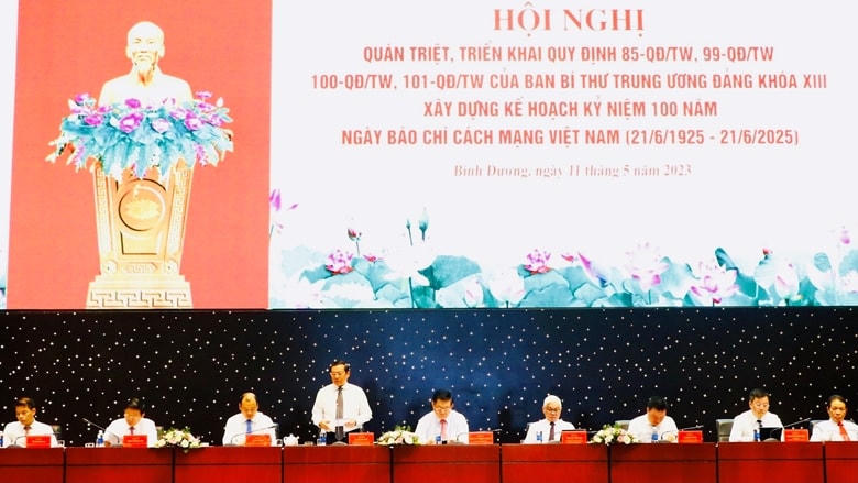 Các đồng chí lãnh đạo chủ trì Hội nghị. Ảnh: dangcongsan.vn