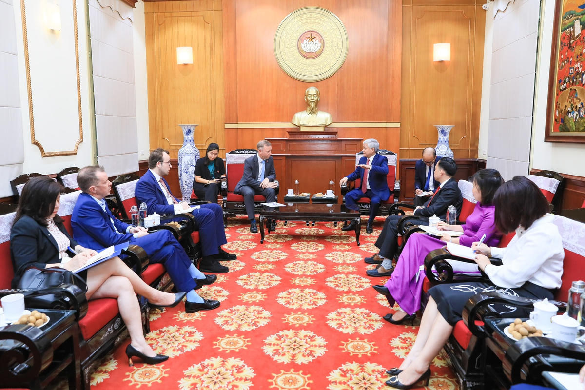 Quang cảnh buổi làm việc. Ảnh: Quang Vinh.