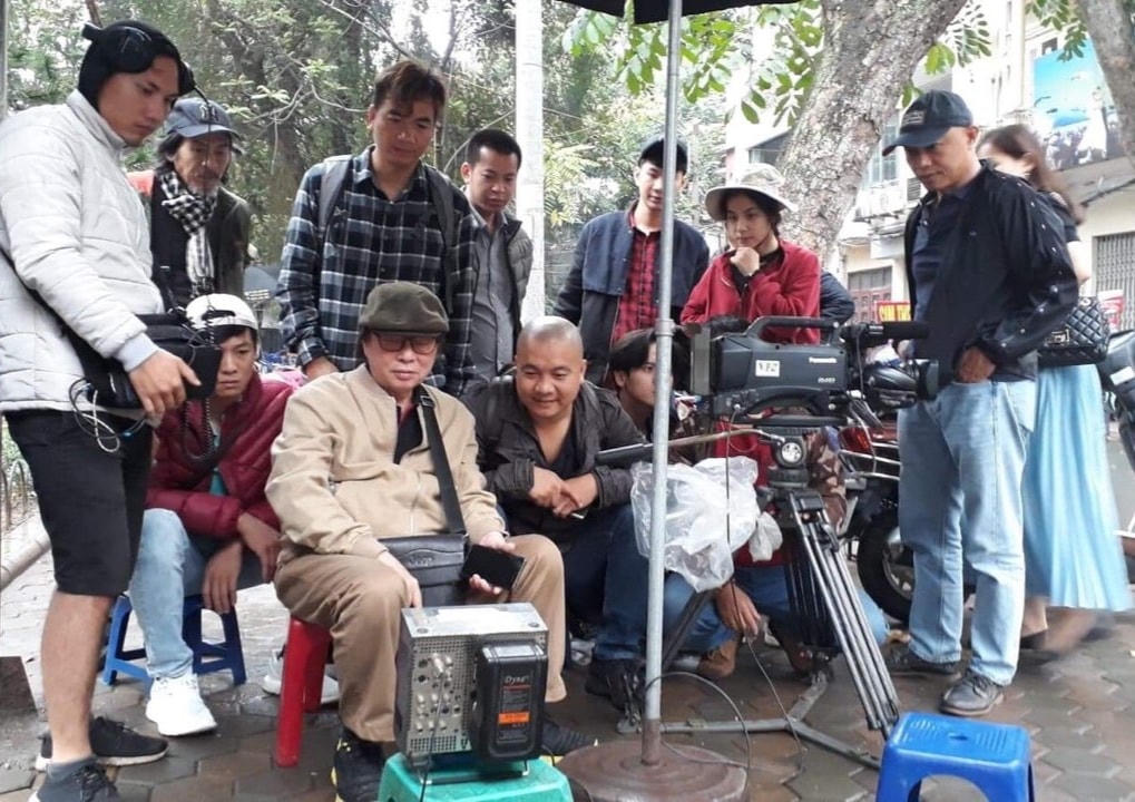 Đoàn làm phim "Hoa nhài".