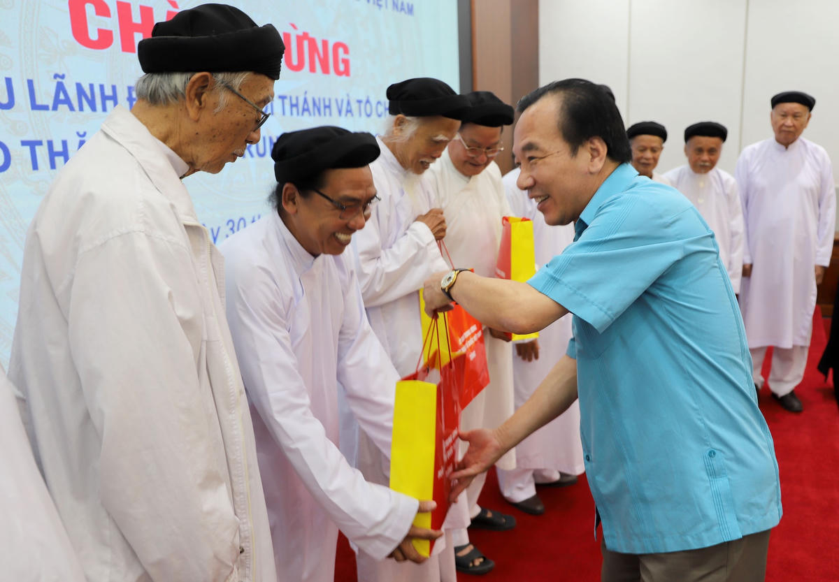Tiếp tục phát huy tinh thần ‘Nước vinh, Đạo sáng’