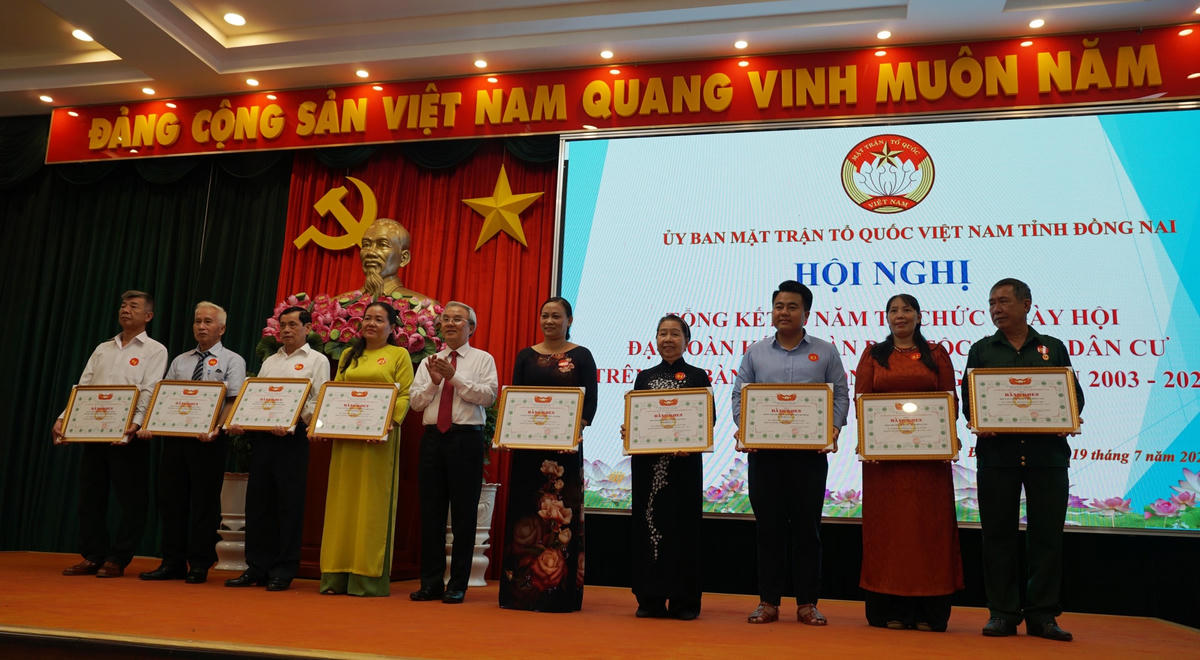 Nhiều tập thể, cá nhân được tặng thưởng vì đã có thành tích xuất sắc trong tổ chức Ngày hội Đại đoàn kết toàn dân tộc giai đoạn 2003-2023.