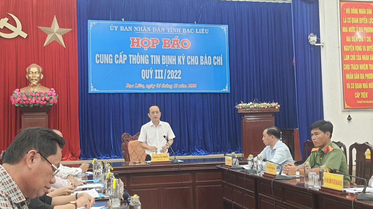 Chủ tịch UBND tỉnh Bạc Liêu Phạm Văn Thiều trả lời các câu hỏi của phóng viên các cơ quan báo chí tại buổi Họp báo cung cấp định kỳ cho báo chí quý III/2022.