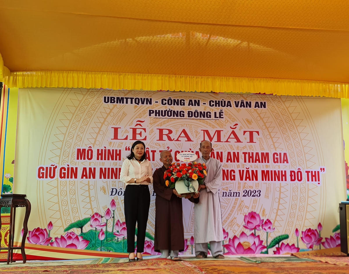 Lễ ra mắt mô hình “Phật tử Chùa Vân An tham gia giữ gìn an ninh trật tự và xây dựng văn minh đô thị”.