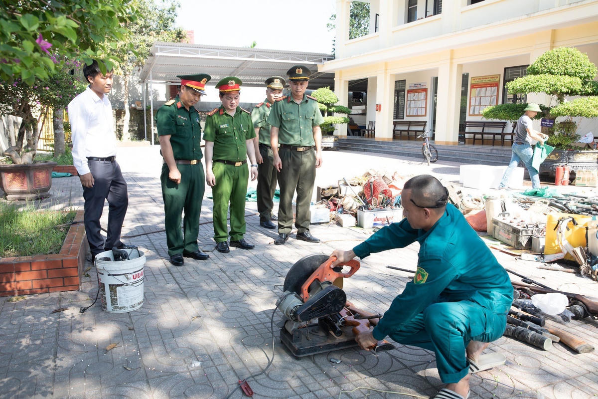 Sau khi kiểm tra phân loại, số vũ khí, vật liệu nổ trên đã được tiêu hủy đảm bảo theo đúng quy trình, có sự giám sát chặt chẽ của hội đồng tiêu hủy và bảo đảm an toàn tuyệt đối.
