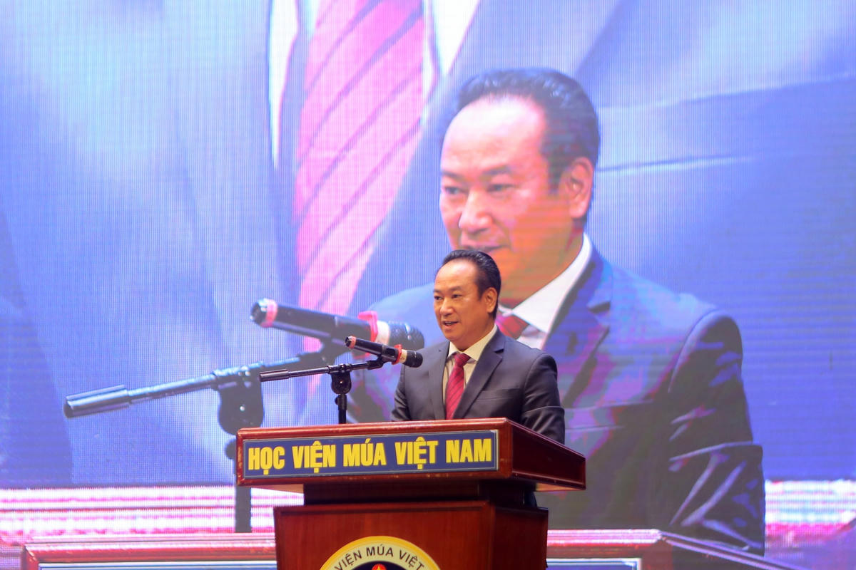 TS – NSƯT - quyền Giám đốc Học viện Múa Việt Nam Trần Văn Hải phát biểu tại buổi lễ.