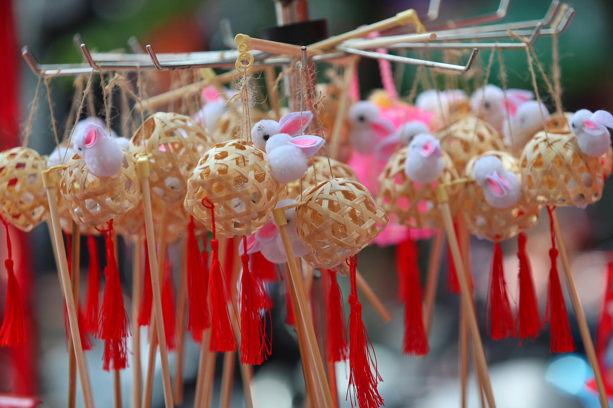 Tuy nhiên, để đáp ứng nhu cầu của người tiêu dùng, nhiều mặt hàng thủ công được làm đẹp và tinh xảo.