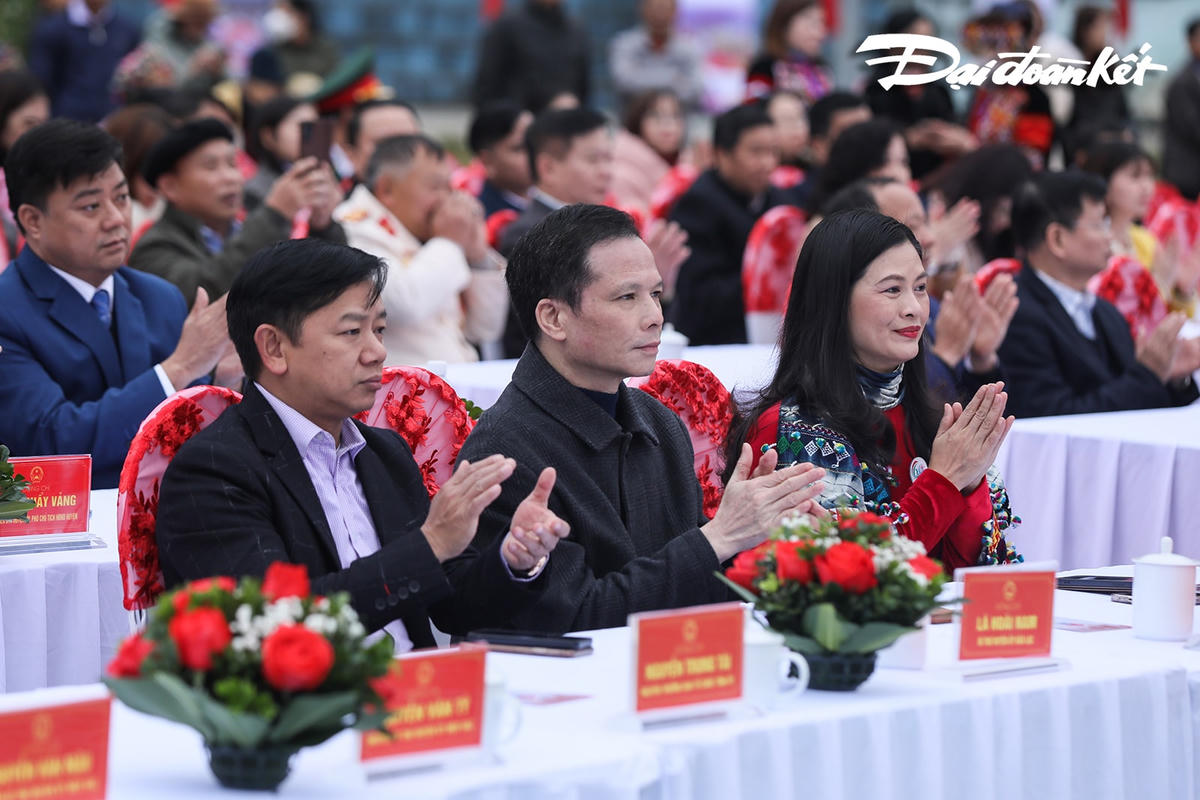 Các đại biểu tham dự Ngày hội Văn hoá dân tộc Lô Lô.