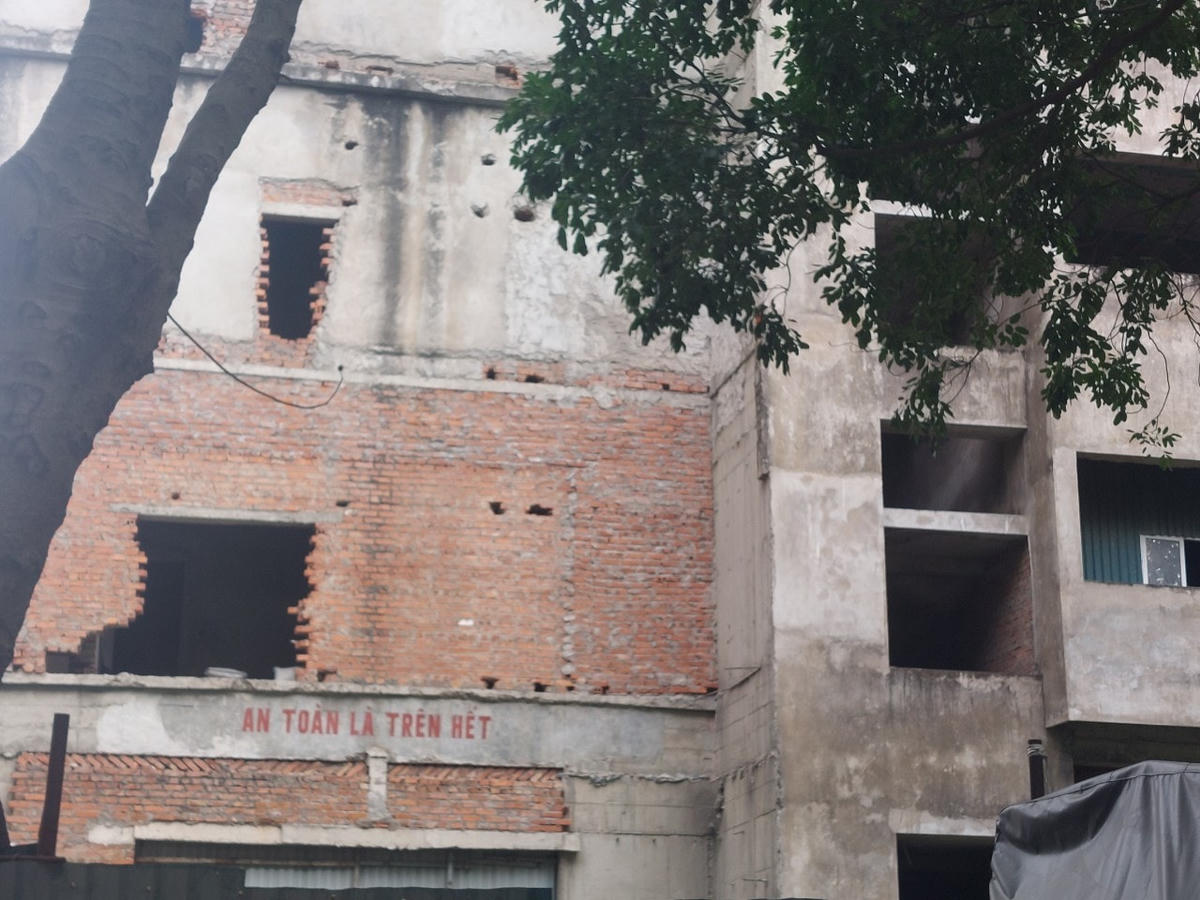 Khác với viễn cảnh một dự án ký túc xá hiện đại hàng đầu cả nước với hàng vạn sinh viên, nơi đây hoạt động không hiệu quả bởi lượng sinh viên thưa thớt, nhiều tòa nhà dang dở, bỏ hoang đang bị xuống cấp trầm trọng.