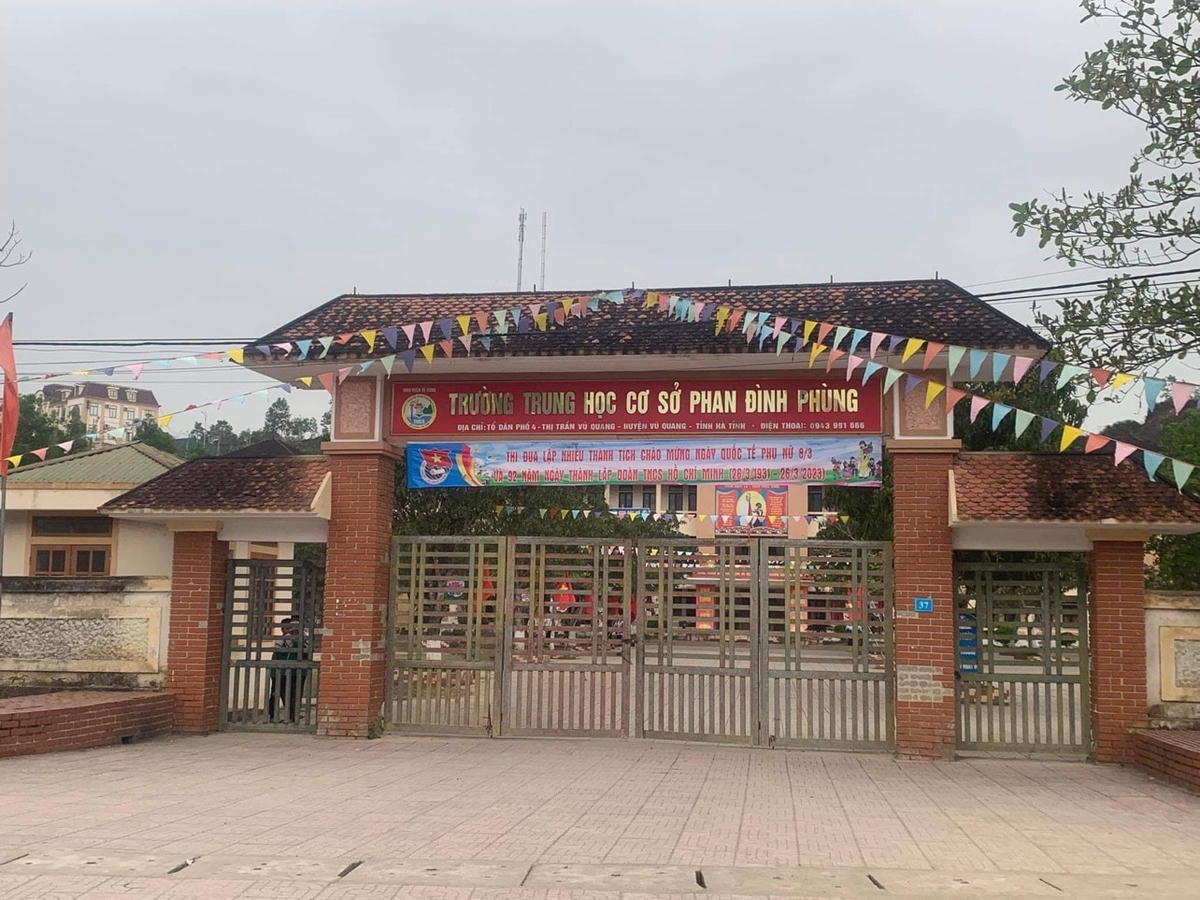 Trường THCS Phan Đình Phùng nơi xảy ra sự việc.