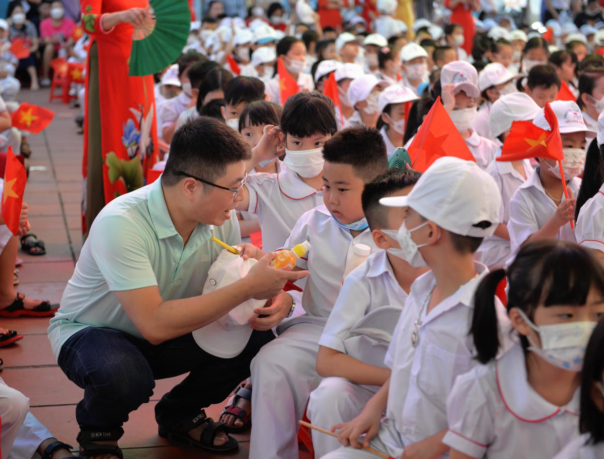 Học sinh đầu cấp luôn được dành sự quan tâm đặc biệt trong ngày khai giảng.