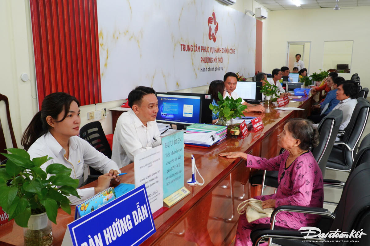 Quang cảnh tại Trung tâm phục vụ hành chính công phường