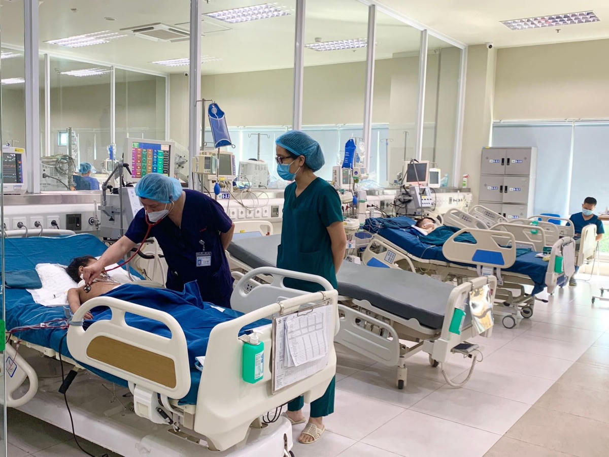 Trẻ nhập viện do mắc cúm B tại Bệnh viện Nhi trung ương. Ảnh: TL.