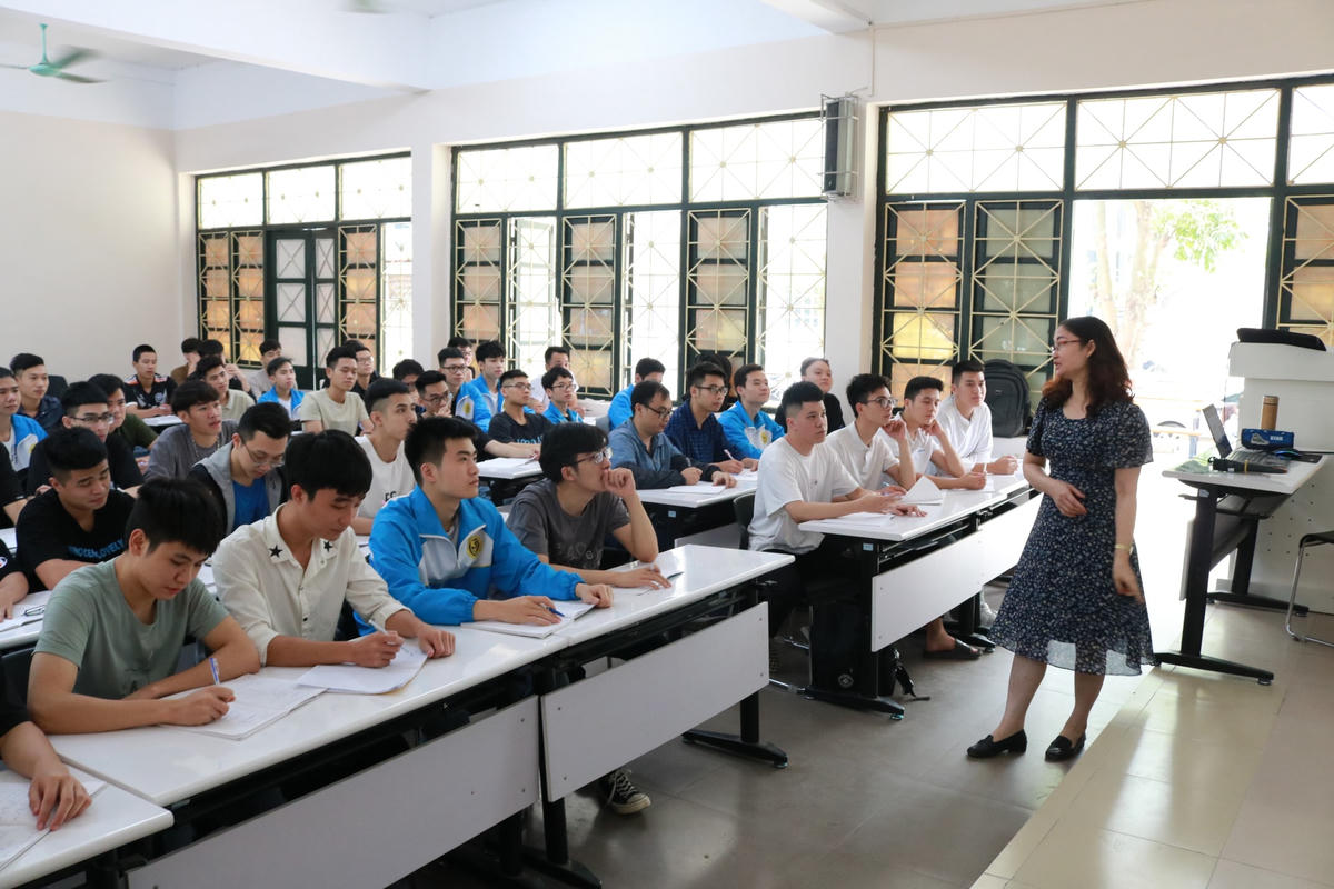 Một tiết học của giảng viên và sinh viên Trường Đại học Giao thông vận tải.