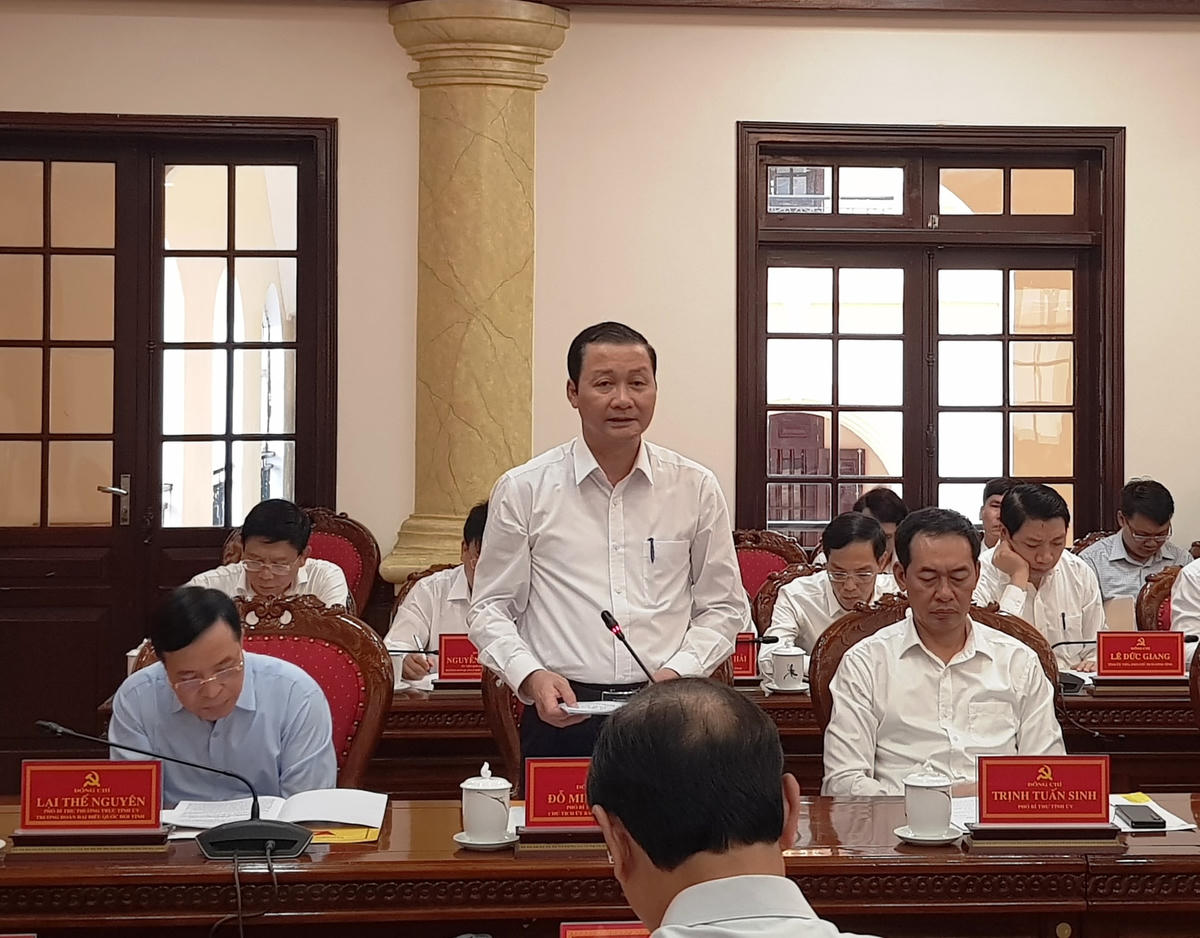 Ông Đỗ Minh Tuấn, Chủ tịch UBND tỉnh Thanh Hóa nêu các kiến nghị đề xuất với Chính phủ tại buổi làm việc.