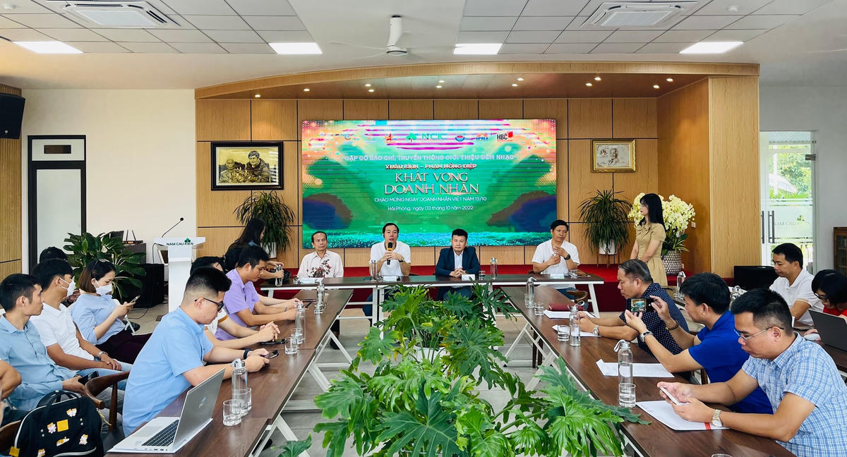 Đêm nhạc “Khát Vọng Doanh Nhân” là một trong những chương trình ý nghĩa nhân dịp chào mừng Ngày Doanh nhân Việt Nam.