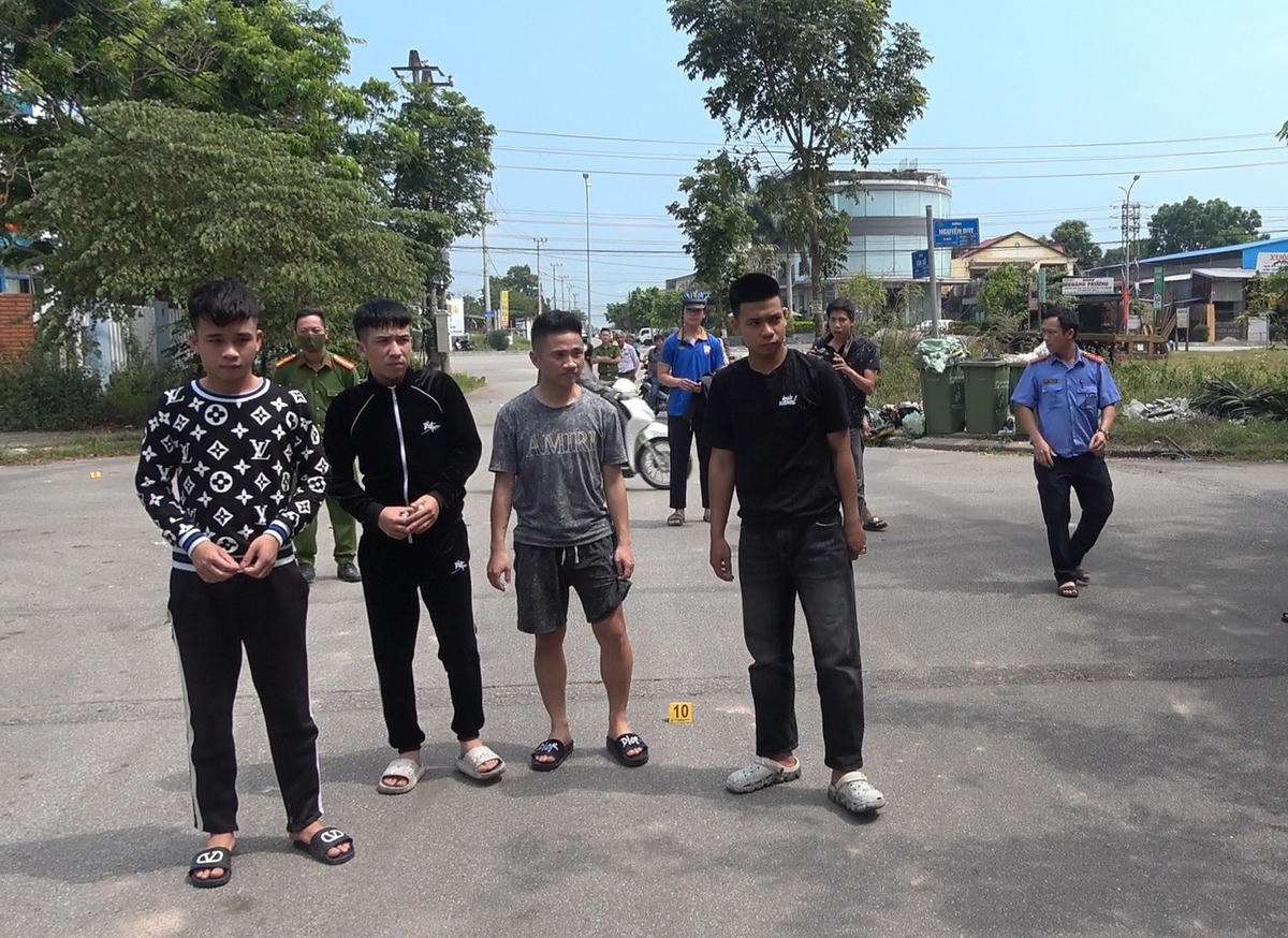 Nhóm đối tượng cướp tài sản của các shipper bị lực lượng Công an bắt giữ.