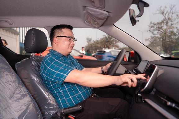 Ngoài tính năng thông minh và khả năng vận hành ấn tượng, với anh Đức Minh Tuấn, lý do quan trọng khi anh chọn VF 5 Plus là muốn góp phần để môi trường tốt đẹp hơn.