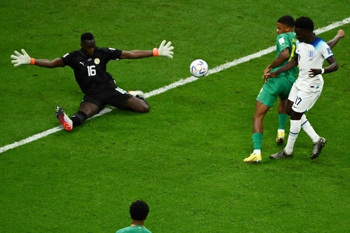 Bukayo Saka ấn định chiến thắng.